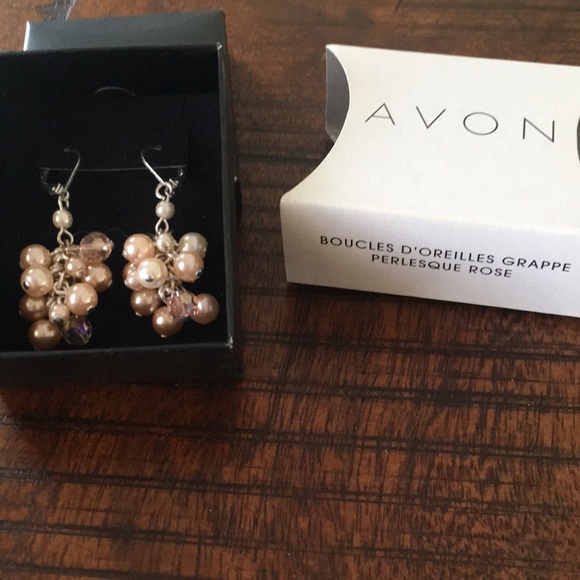 Avon Perlesque Rose Earrings - Picture 2 of 3